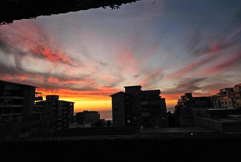 2 Bedroom Property for Sale in Sea Point Western Cape